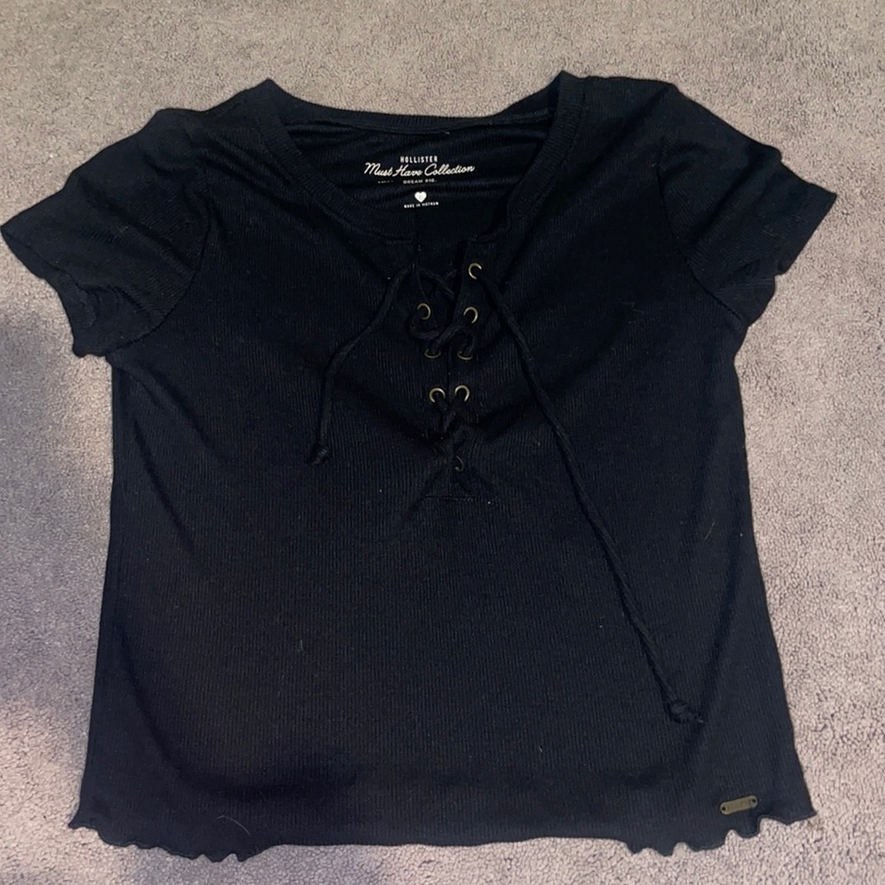 Brand new hollister blouse. Never worn, but did take the tag off.